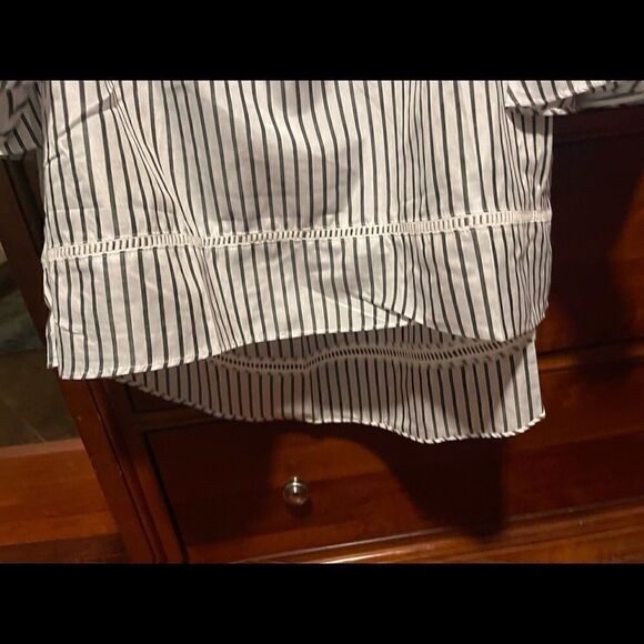 Stem & Vine Off the shoulder white striped top with flared sleeves, size medium - Picture 8 of 10